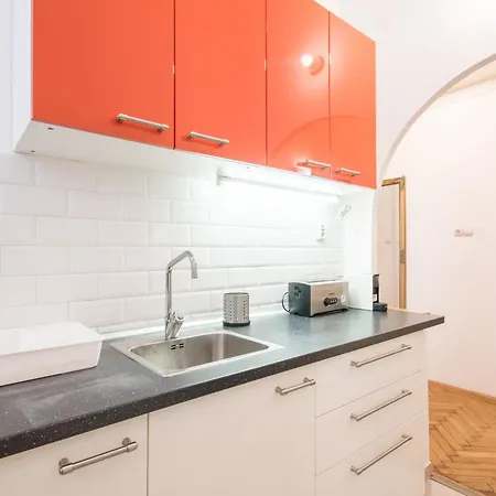 Apartment Comfy Large *