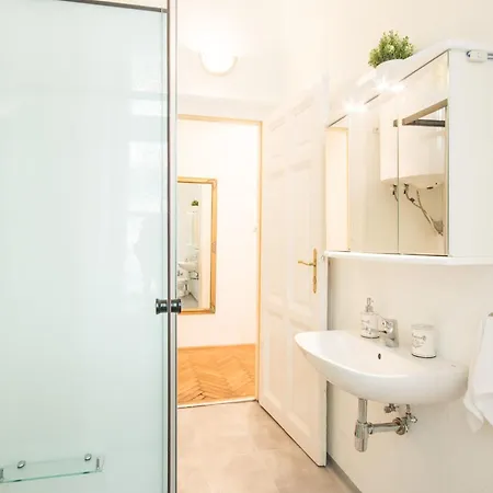 Comfy Large Budapest