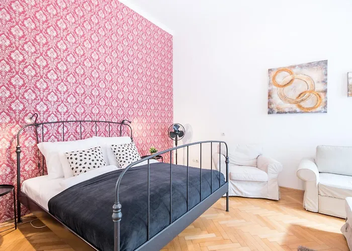 Comfy Large Budapest