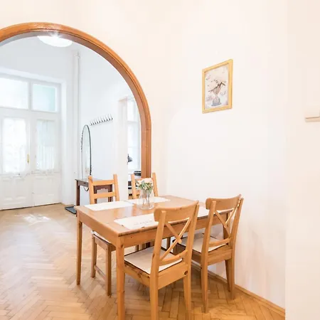 Comfy Large Budapest